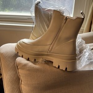 Faux leather ivory lug boot